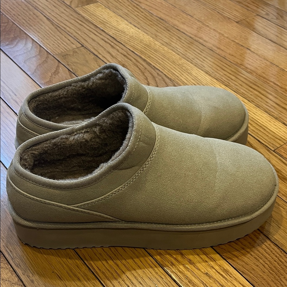 American Eagle Hangout Slipper Slip-on 7.5